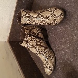 Unionbay 7.5 ankle boot